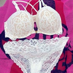 EUC Victoria Secret 38DD Very Sexy Push Up Bra With NWOT  XL Never Worn Panty